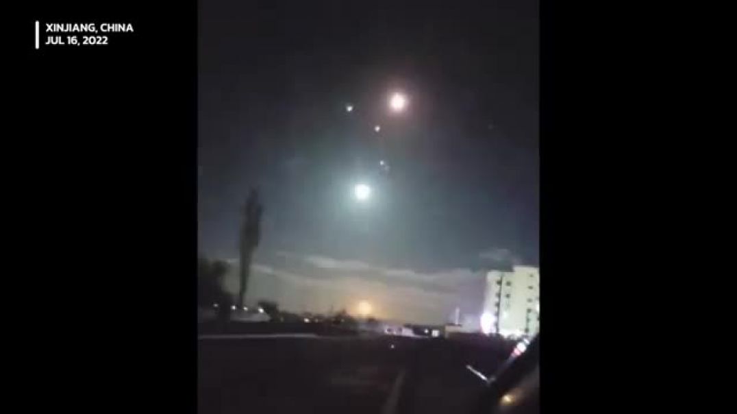 Unidentified luminous bodies fall and blow up night sky in Xinjiang